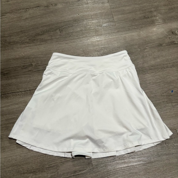 Renwick Pleat Front Skort In White Size XS Tuckernuck - Picture 4 of 6